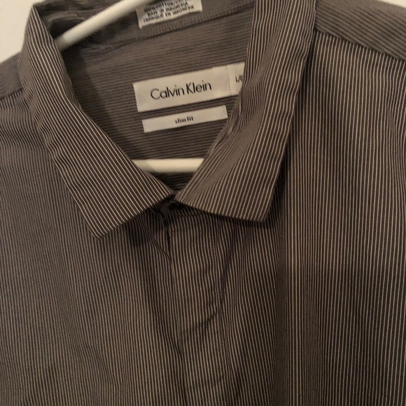 Calvin Klein large slim fit shirt  - fine pinstripe shirt in excellent shape - Picture 5 of 6